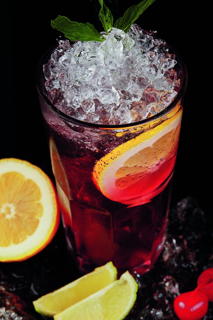 Fruchtiger Beeren-Mocktail mit Orange und Minze